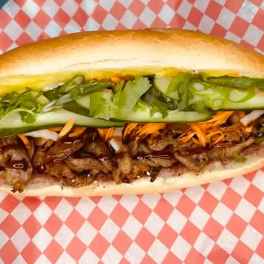 4. B&aacute;nh M&igrave; Thịt Nướng