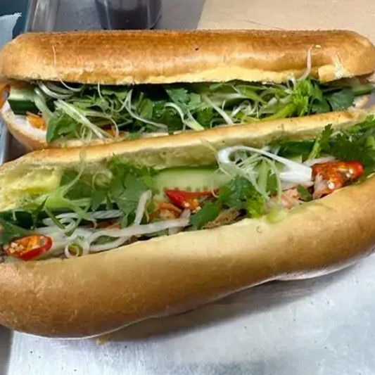 2. G&agrave; B&aacute;nh M&igrave;