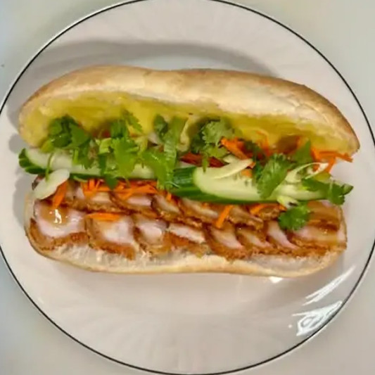 5. B&aacute;nh M&igrave; Heo Quay