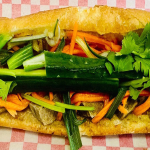 6. B&aacute;nh M&igrave; Chả Cả