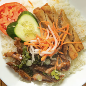 42. Chicken & Spring Rolls on Rice / Cơm G&agrave; & Chả Gi&ograve;