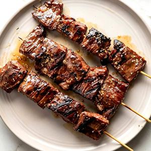 B4. Special Beef Skewers (4 pcs) 特色牛肉串