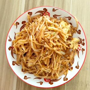 M1. Stir-Fried Sliced Pancakes 兰城香炒饼