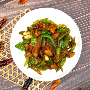 H33. Stir-Fried Pork with Chili Peppers 尖椒小炒肉