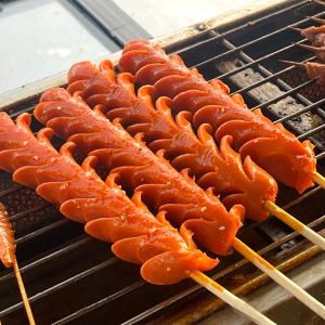 V9. Grilled Sweet Pork Sausage (2 pcs) 烤甜肠 