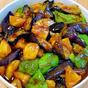 H31. Saut&eacute;ed Potato and Green Pepper and Eggplant  地三鲜