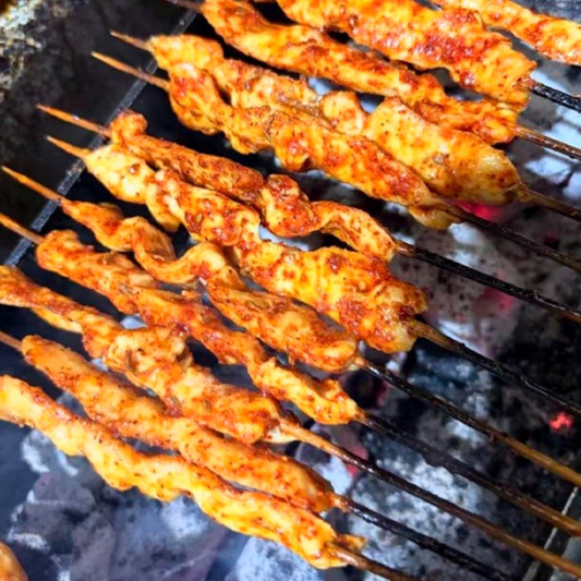 K2. Special Chicken Skewers (4 pcs) 特色鸡肉串 