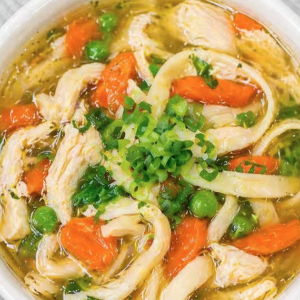 Soupe au poulet et nouilles / Chicken and Noodle Soup