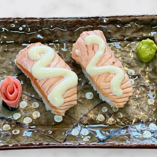 Flame-Seared Salmon Nigiri (2 pcs)