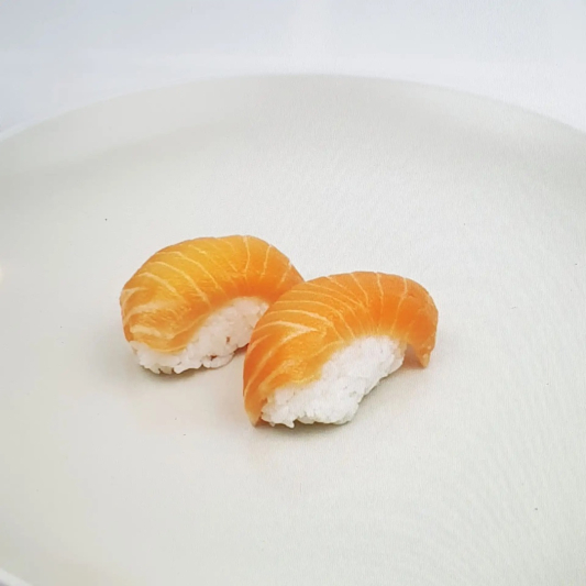Salmon Nigiri (2 pcs)