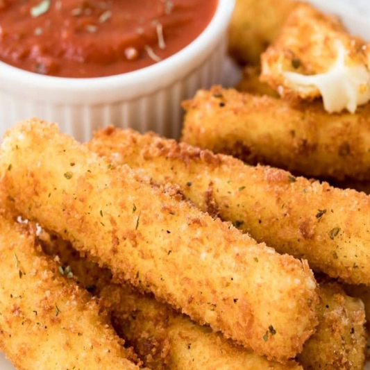 Cheesy Mozzarella Sticks (6 pcs)