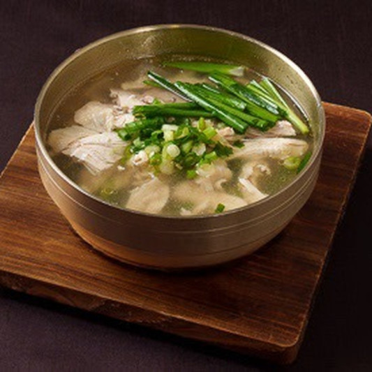 3. Korean Chicken Soup (Dak Gomtang)