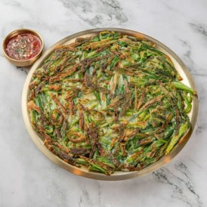 Spicy Chive Pancake / 땡초 부추전