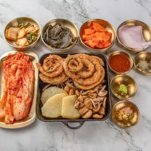 Grilled Beef Gopchang (Small Intestine) with Fernbrake / 고사리 소곱창