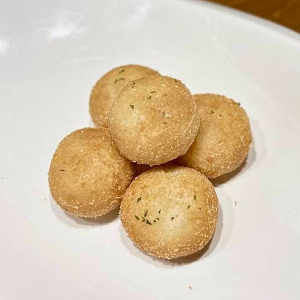 Mozzarella Cheese Balls (모짜렐라 치즈볼)