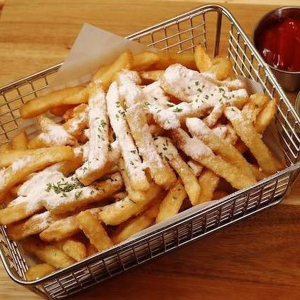 Consomm&eacute; Powder Fries (콘소메파우더 감자튀김)