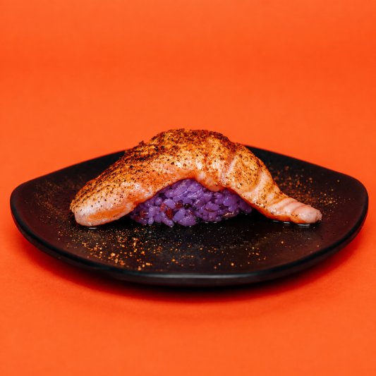 Cajun Seared Salmon Sushi (2 pcs)