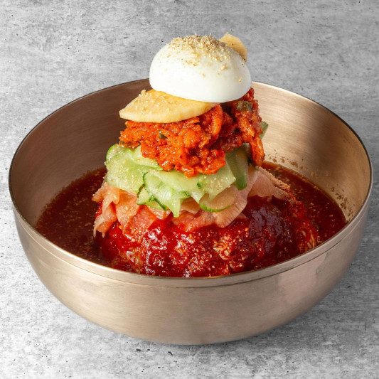 Hoe Naengmyeon (회냉면)
