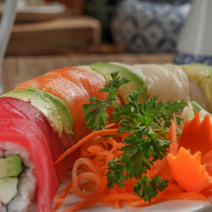 Rainbow Roll (8 pcs)