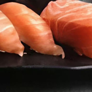 Smoked Salmon Nigiri (2 pcs)