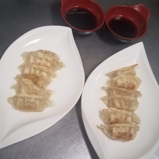 10. Gyoza (6 pcs)