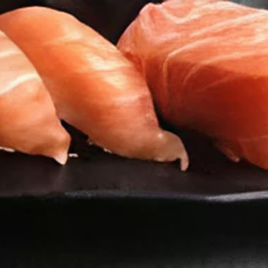 Smoked Salmon Nigiri (2 pcs)