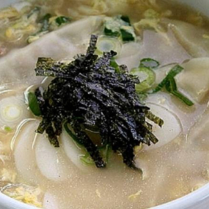 S10. Rice Cake and Mandu Soup