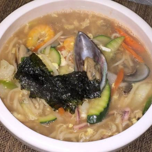 S8. Noodle Soup with Seafood 해물칼국수