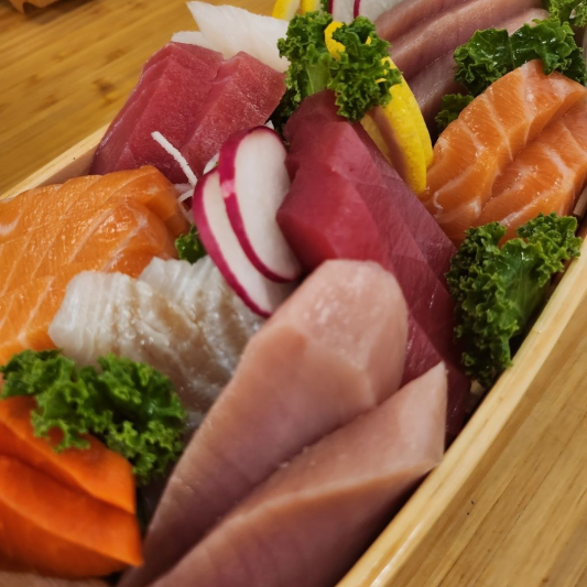 Deluxe Sashimi (24 pcs)