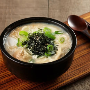 Tteok Mandu Guk 사골떡만두국