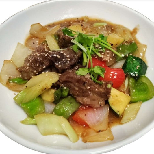27. Diced Beef Tenderloin with Honey & Black Pepper Sauce
