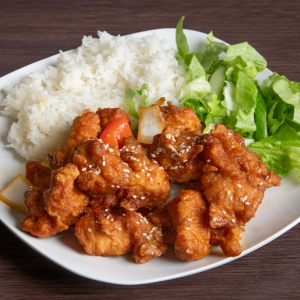 28. Stir-Fried Orange Chicken / Com G&agrave; Sốt Cam