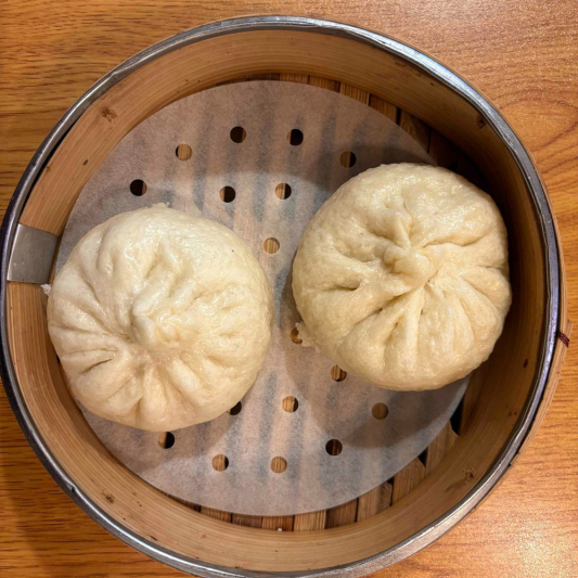 D6. Steamed Buns (2 pcs) 고기왕만두