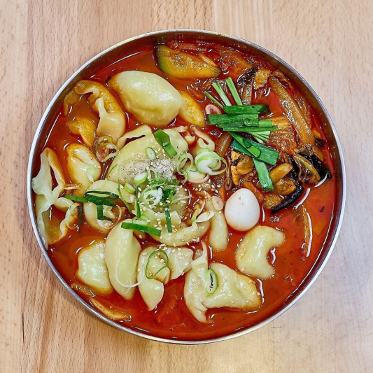 Spicy Seafood Sujebi (Hand-Pulled Dough) Soup 수제비짬뽕
