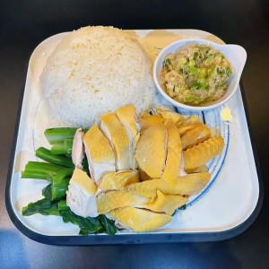 Scallion Oil Chicken with Rice 葱油走地鸡饭