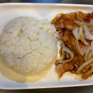 Pan-Fried Chicken Steak and Onion Sauce with Rice 洋葱鸡扒饭