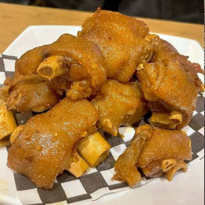 Deep-Fried Pork Knuckle with Pepper (6-8 pcs) 椒香脆皮猪手(6-8件)