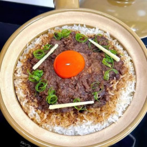 Egg and Minced Beef 窝蛋牛肉煲仔饭