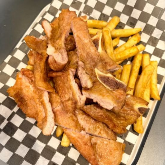 Lemongrass Pork Chop with Fries 香茅猪扒配薯条