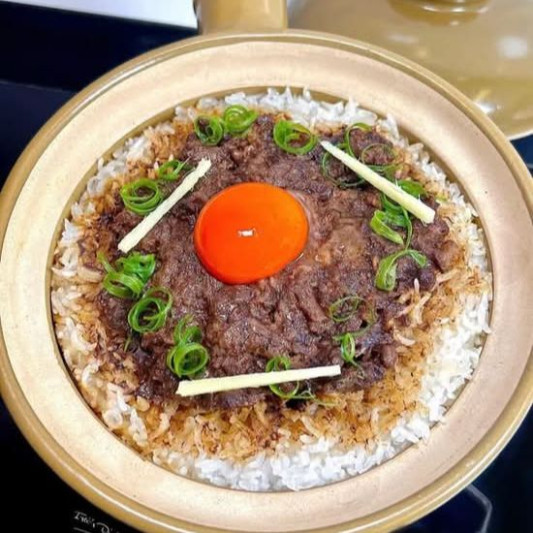 Egg and Minced Beef 窝蛋牛肉煲仔饭