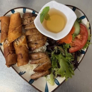 G&agrave; Nướng Chả Gi&ograve;