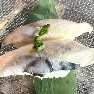 Saba Sushi (2 pcs)