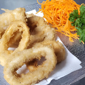 Deep Fried Calamari (8 pcs)