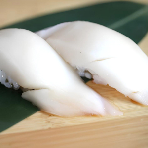 White Maguro Sushi (2 pcs)