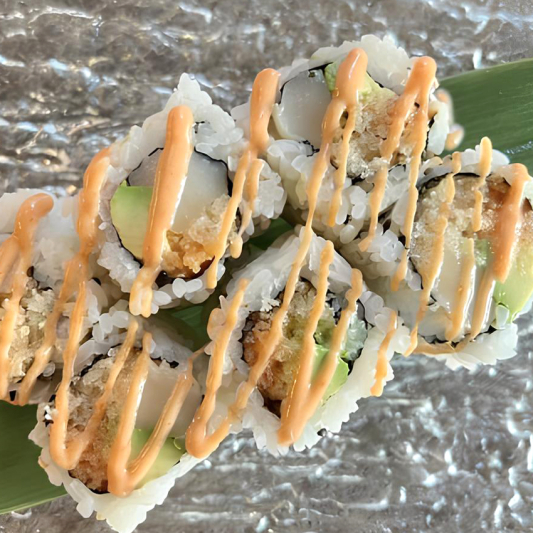 Spicy Scallop with Avocado Roll (6 pcs)