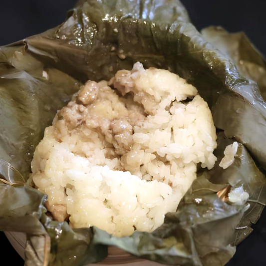 9. Steamed Sticky Rice with Minced Chicken (2 pcs)