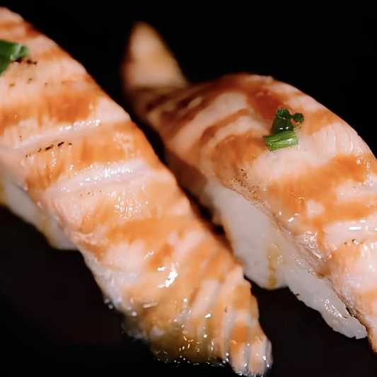 Fried Salmon Sushi (2 pcs)