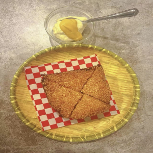 38. Shrimp Toast with Sesame 虾多士