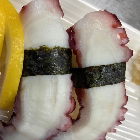 Octopus Sushi (2 pcs)