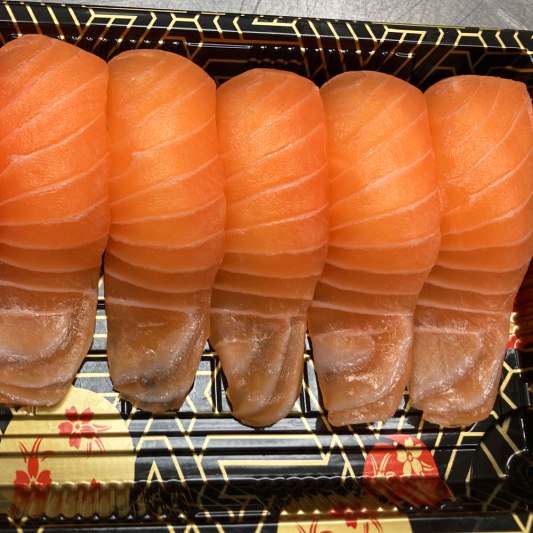 Salmon Sushi Appetizer (6 pcs)